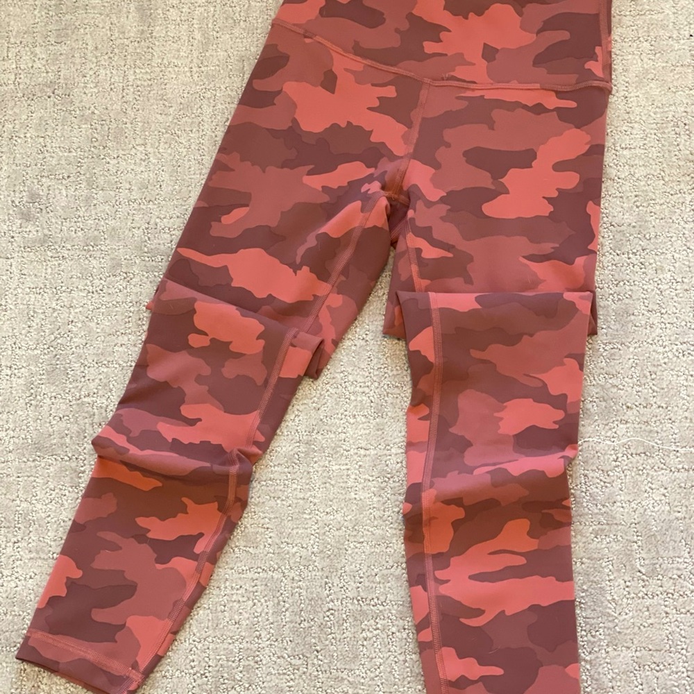 Lululemon Wunder Train High Rise Tight 25” Size 6.
